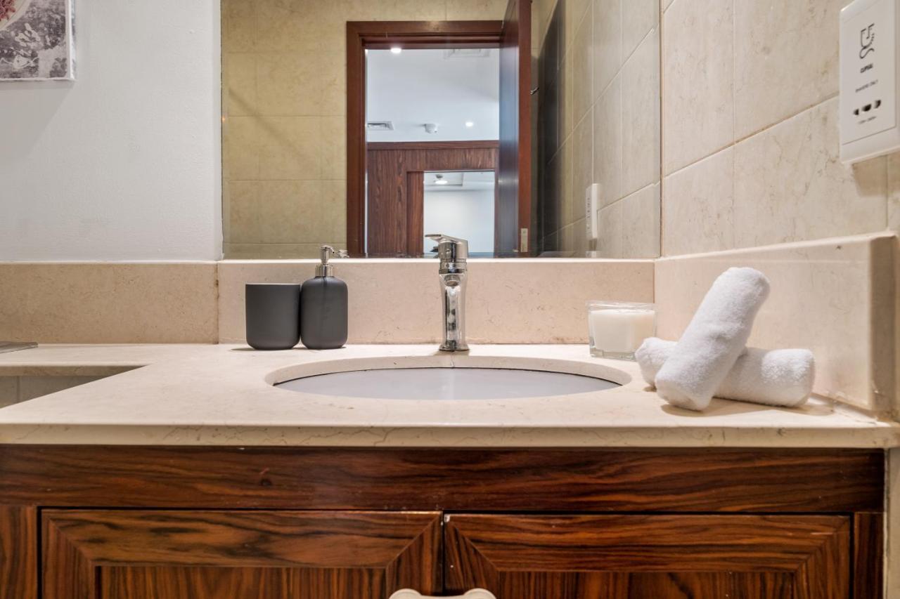 Chic And Zen Apartment, Near Burj Khalifa Tower ドバイ エクステリア 写真
