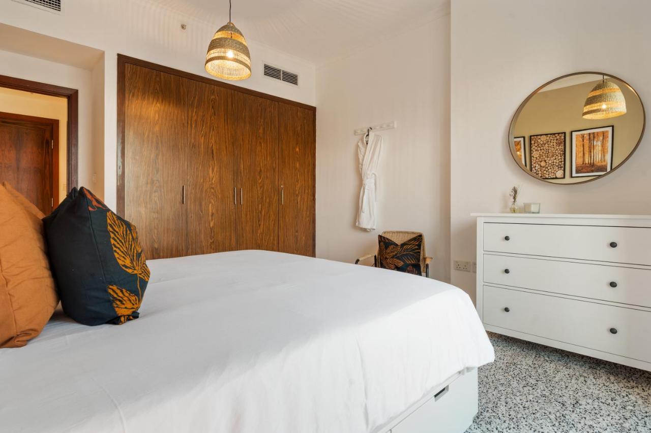Chic And Zen Apartment, Near Burj Khalifa Tower ドバイ エクステリア 写真